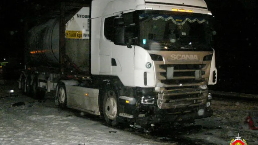 У Барысаве Ford трапіў пад фуру, загінуў кіроўца