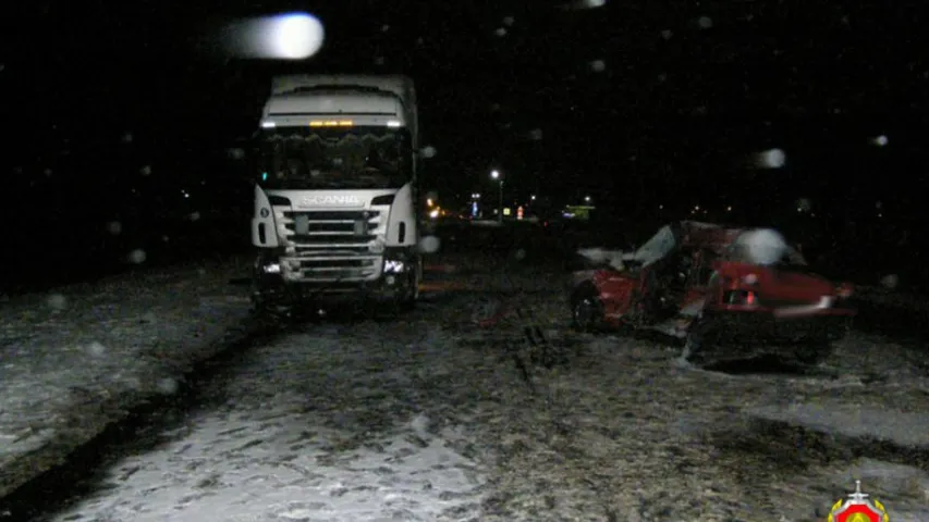 У Барысаве Ford трапіў пад фуру, загінуў кіроўца