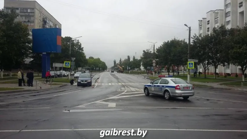 У Пінску аўтамабіль збіў на пераходзе бабулю з унучкай
