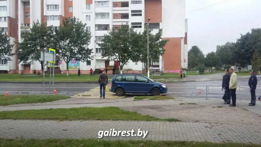 У Пінску аўтамабіль збіў на пераходзе бабулю з унучкай