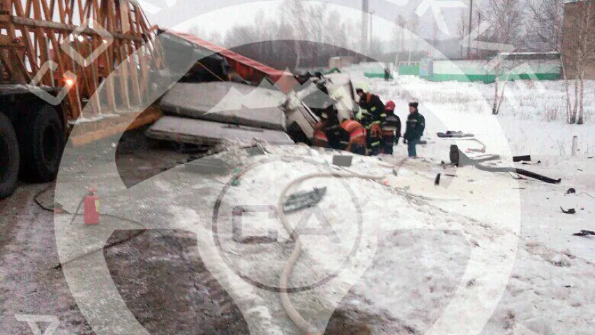 Пад Слуцкам кіроўцу грузавіка падчас ДТЗ заваліла бетоннымі плітамі