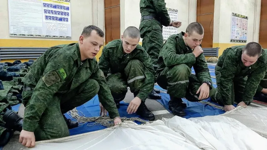 Як дэсантнікі-навабранцы рыхтуюцца да першага скачка