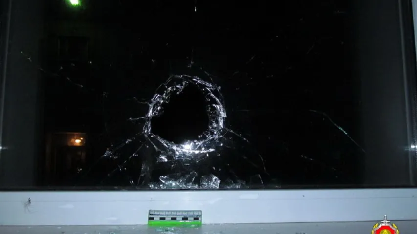 У Слуцку п'яны малады чалавек запусціў цаглінай у акно пракуратуры