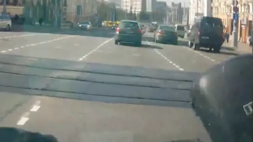 СК паказаў відэа аварыі з удзелам байкера і інспектара ДАІ