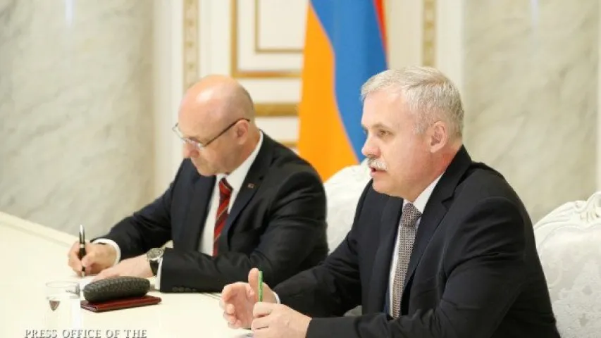 Станіслаў Зась сустрэўся ў Ерэване з прэм'ерам Ніколам Пашынянам (фота, відэа)