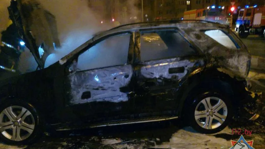 У Мінску раніцай згарэлі адразу тры аўто (фота)