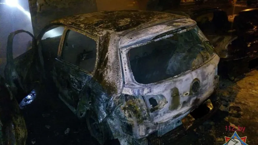У Мінску раніцай згарэлі адразу тры аўто (фота)
