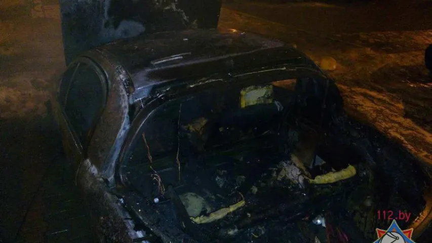 У Мінску раніцай згарэлі адразу тры аўто (фота)