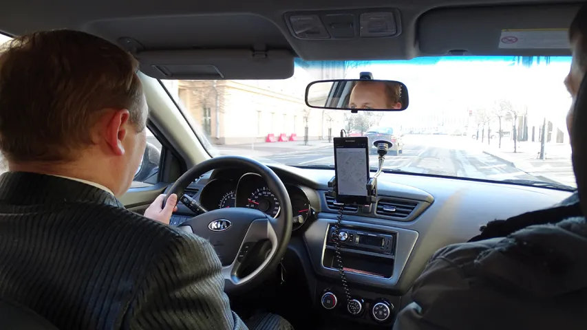 Ці пакажа кіроўца Uber даведку пра медагляд?