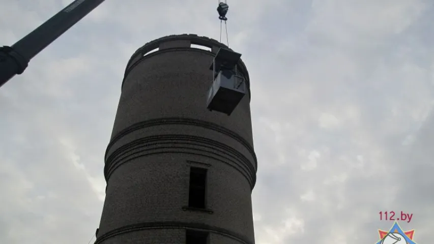 У Пружанскім раёне МНС даставала рабочых з воданапорнай вежы