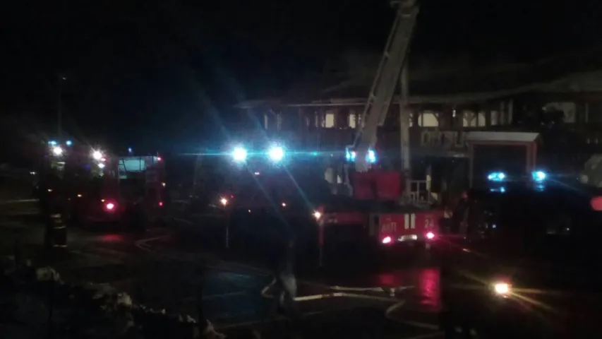 Каля Раўбічаў пад Мінскам гарэла кавярня (фота)