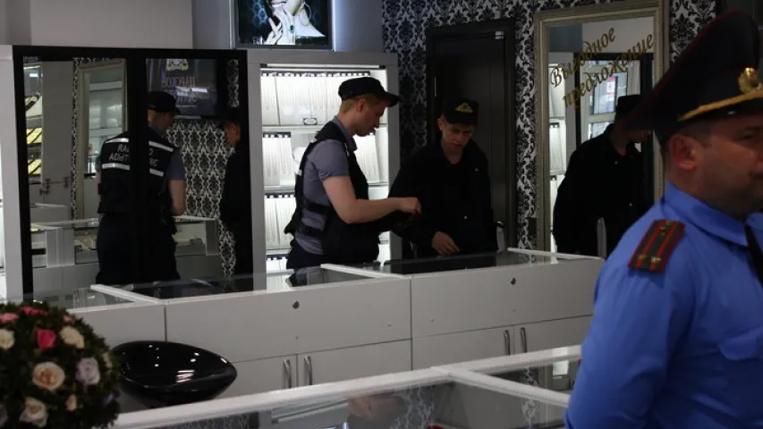 У цэнтры Мінска абрабавалі ювелірную краму (фота, відэа)
