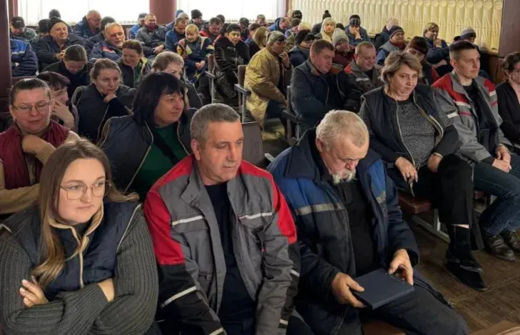 Сустрэча на Хойніцкім заводзе гідраапаратуры
